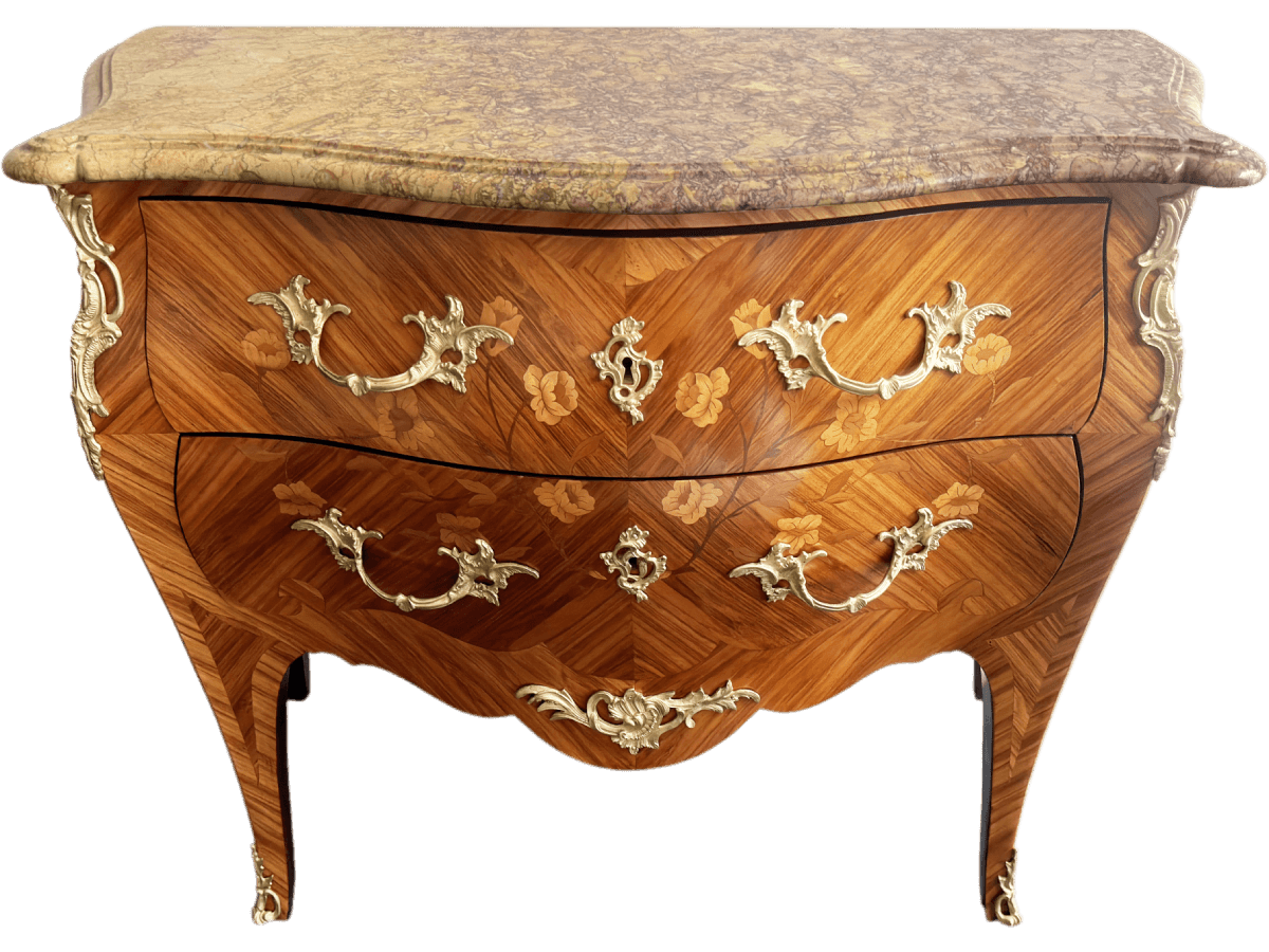 Après restauration. Commode de style Louis XV Après restauration. Restauration à Paris - Vincennes d'une commode de style Louis XV